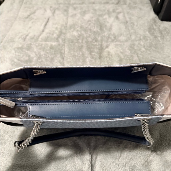 Michael Kors Blue and Cream Shoulder Bag - Picture 5 of 11